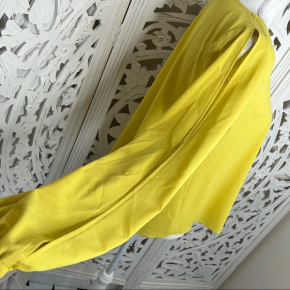 Lovers + Friends Marigold Split Sleeve Blouse - Picture 2 of 5